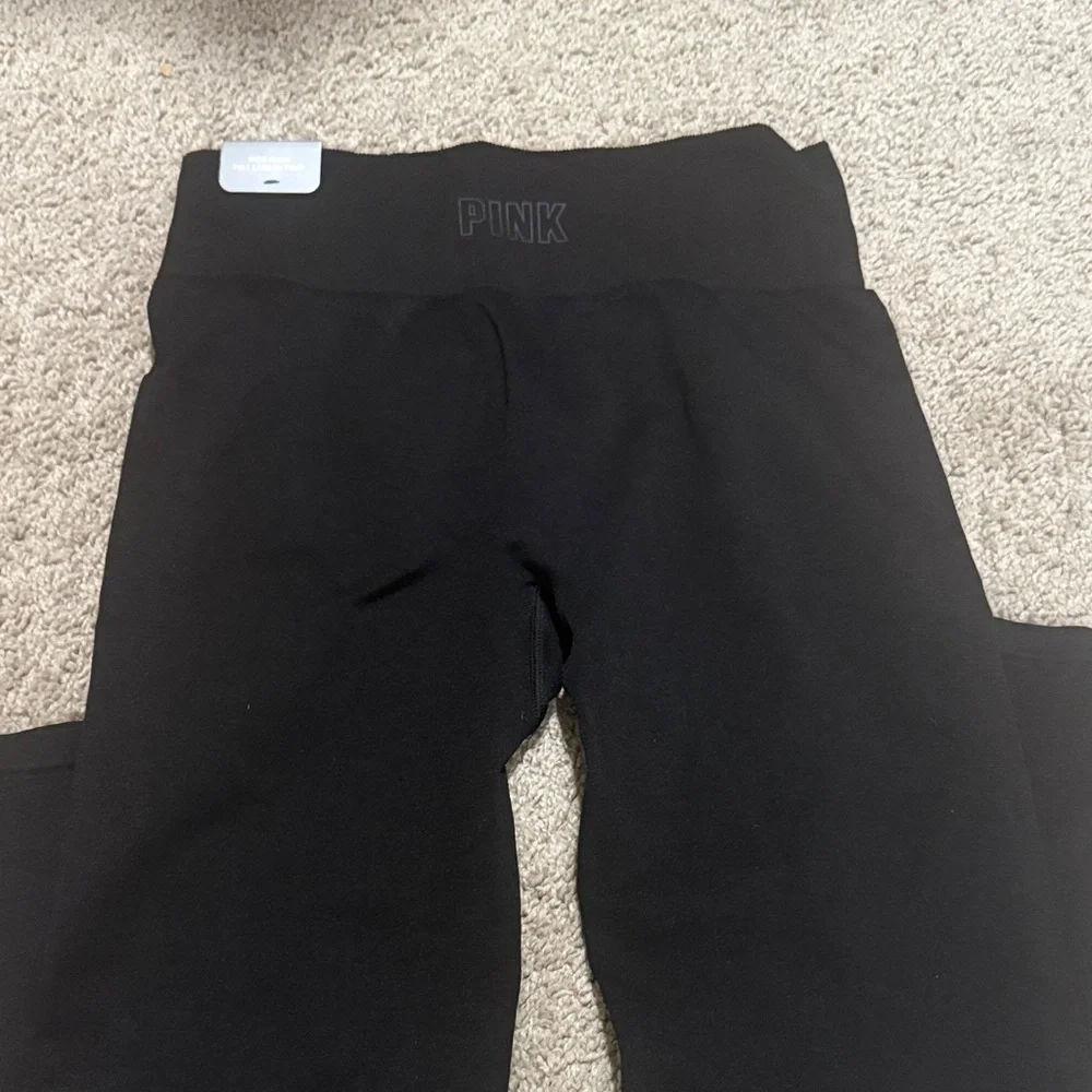 Black Victoria’s Secret Leggings Seamless *NWT** - Picture 3 of 4